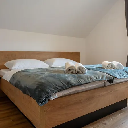 Tanja 3 Bedroom, Mountain View & Family Apartman Golnik