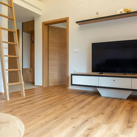 Tanja 3 Bedroom, Mountain View & Family Apartment